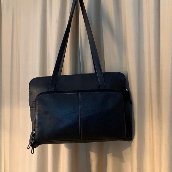 Aurielle Black leather bag with credit card area - Picture 8 of 8